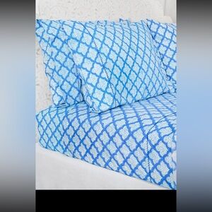 Roller Rabbit Jemima Queen 4-piece Sheet Set Blue/White